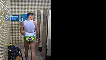 hot bathroom bang at the bus terminal! 🚽