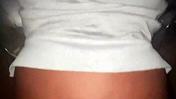 شابة خجولة 18+ تأخذ زب أسود ضخم في العلن