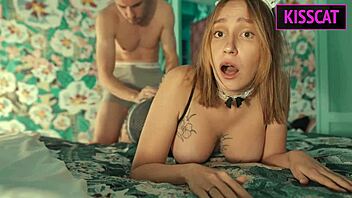 Stor pupper tjener sin første dag blir rimming og doggy med sæd på rumpe