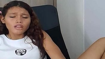 Anime Hentai Pussy Stretched With Wild Dildo Play!