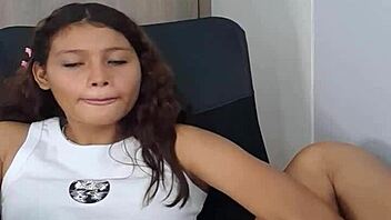 Anime Hentai Pussy Stretched With Wild Dildo Play!