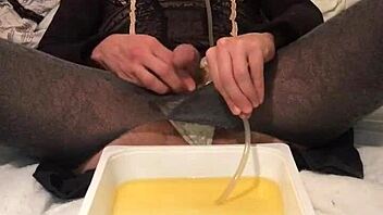 GOLDEN PISS Shower So Damn Wild!