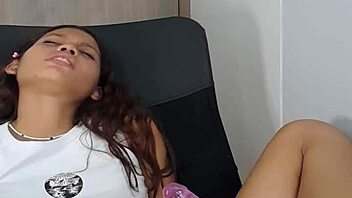 Anime Hentai Pussy Stretched With Wild Dildo Play!