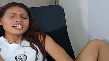 Anime Hentai Pussy Stretched With Wild Dildo Play!