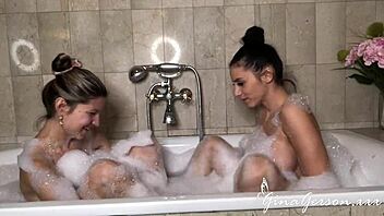 nelly and gina fuck in the bathroom 😘