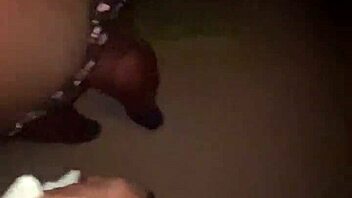 شابة خجولة 18+ تأخذ زب أسود ضخم في العلن