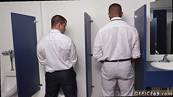 Bøsseuden går buksefri til fredagssex sjov