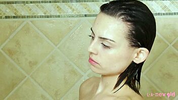 barbie doll brunette showerin, so damn cute!