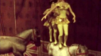 Klasszikus vintage erotikus művészet csábító bájjal.