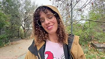 Stedmor knepper stedsøns ven på jødisk feltudflugt i det offentlige?