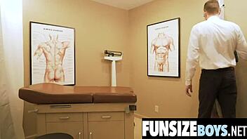 لعق أقدام في جنس سريع