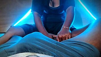 Bokep Indo masseur gets urge to stroke client's cock