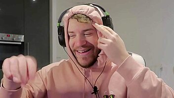 the biggest plot hole in my hero academia leaves her feeling so cummy and uncensored