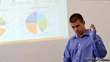 Lelaki hitam bogel aksi gay intim dengan lelaki handsome seluar dalam