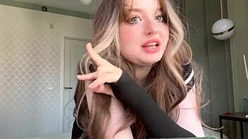 Velký zadek Tinder teen 18+ egirl masturbuje po prohře v pravdě nebo úkolu.