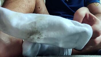 أب زوج مثلي يشارك سر مع ابنه الزوج ويغرق عاطفياً!