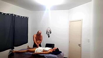 She Went To Get A Massage But Was Surprised By The Therapist Who Ejaculated In Her 😲