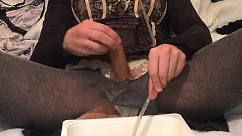 GOLDEN PISS Shower So Damn Wild!