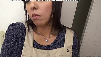 哟，你相信婆婆又丢了内裤吗？太奇怪了！