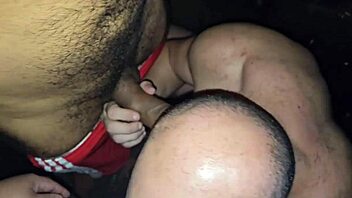 personal trainner foi seduzido por seus amigos e levado ao por�o do sexo suor e muito tes�o at� gozarem deliciosamente full sheer com