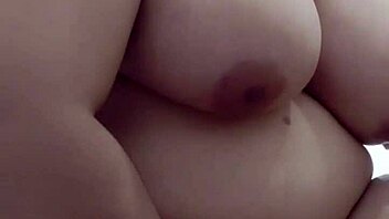 wow, vietnamese bbw sticks long toy in her pussy! 😲