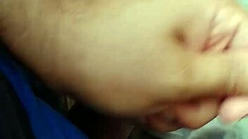 Intenzívne sa honím na amatérsku gay minetu s obrovským kokotom