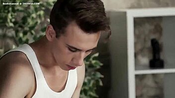 Relaxing group massage for twinks in threesome setting