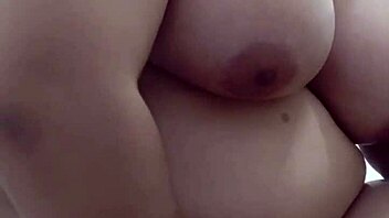 wow, vietnamese bbw sticks long toy in her pussy! 😲