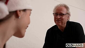 Santa babe rides old Hans in tight Christmas hentai