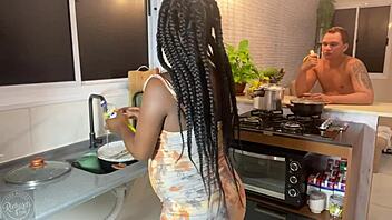 Follada rápida en cocina con la embarazada Bruna Black