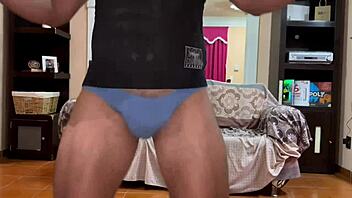 El coach del gym me entrena y después vamos a mi casa y me penetra muy fuerte