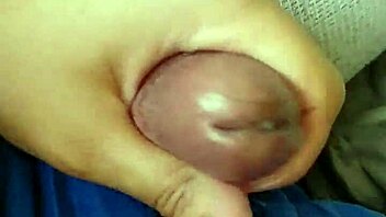 아마추어 게이 펠라치오 보며 몬스터 자지 거세게 딸딸이