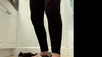 Can La Paisa squirt after fucking her shaved pussy with a dildo?