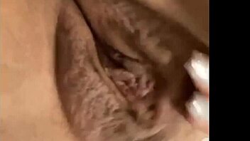Can La Paisa squirt after fucking her shaved pussy with a dildo?