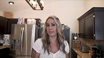 Horká blond teta mi ukazuje sex triky