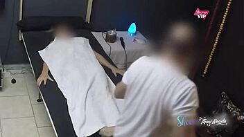 fui no massagista e deixei a camera filmando o massagista safadinho