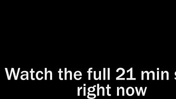 Rintava brunetti amatööri nielee hänen kuuman lastinsa epäröimättä