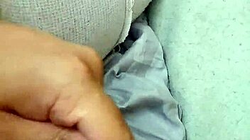 Intenzívne sa honím na amatérsku gay minetu s obrovským kokotom