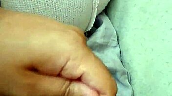 Intenzívne sa honím na amatérsku gay minetu s obrovským kokotom