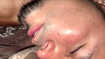 El coach del gym me entrena y después vamos a mi casa y me penetra muy fuerte