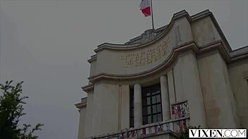 Vixen Jia Lissa Enjoys Wild Threesome With Sonya