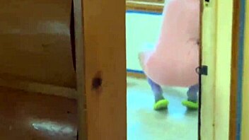 Kan ikke få nok av stemorens krøllete hår og enorme rumpe mens jeg hamrer henne hardt