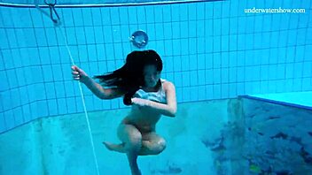 petite russian teen 18+ strips quick to flaunt sexy outdoor body