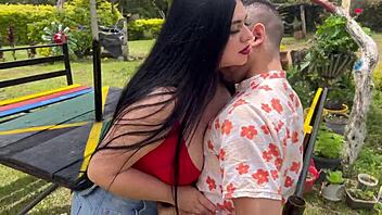 Mi Vecina Cachonda No Se Resiste Ante La Tentación Y Me Folla Hasta Chorrearme