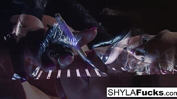 sexy shyla stylez teases with her fetish moves