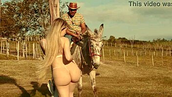 Wet Bandit Fucks Doggy