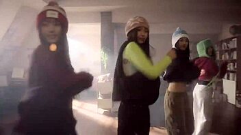 Exploring the melody of ditto from newjeans side a in a casual storytelling way