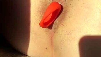 mi novio fingers and licks my vagina while toying my tight ass.