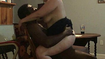 Secretarial work does not stop even at night for a hot milf