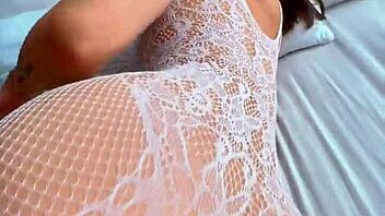 beautiful latina shaking big ass passionately